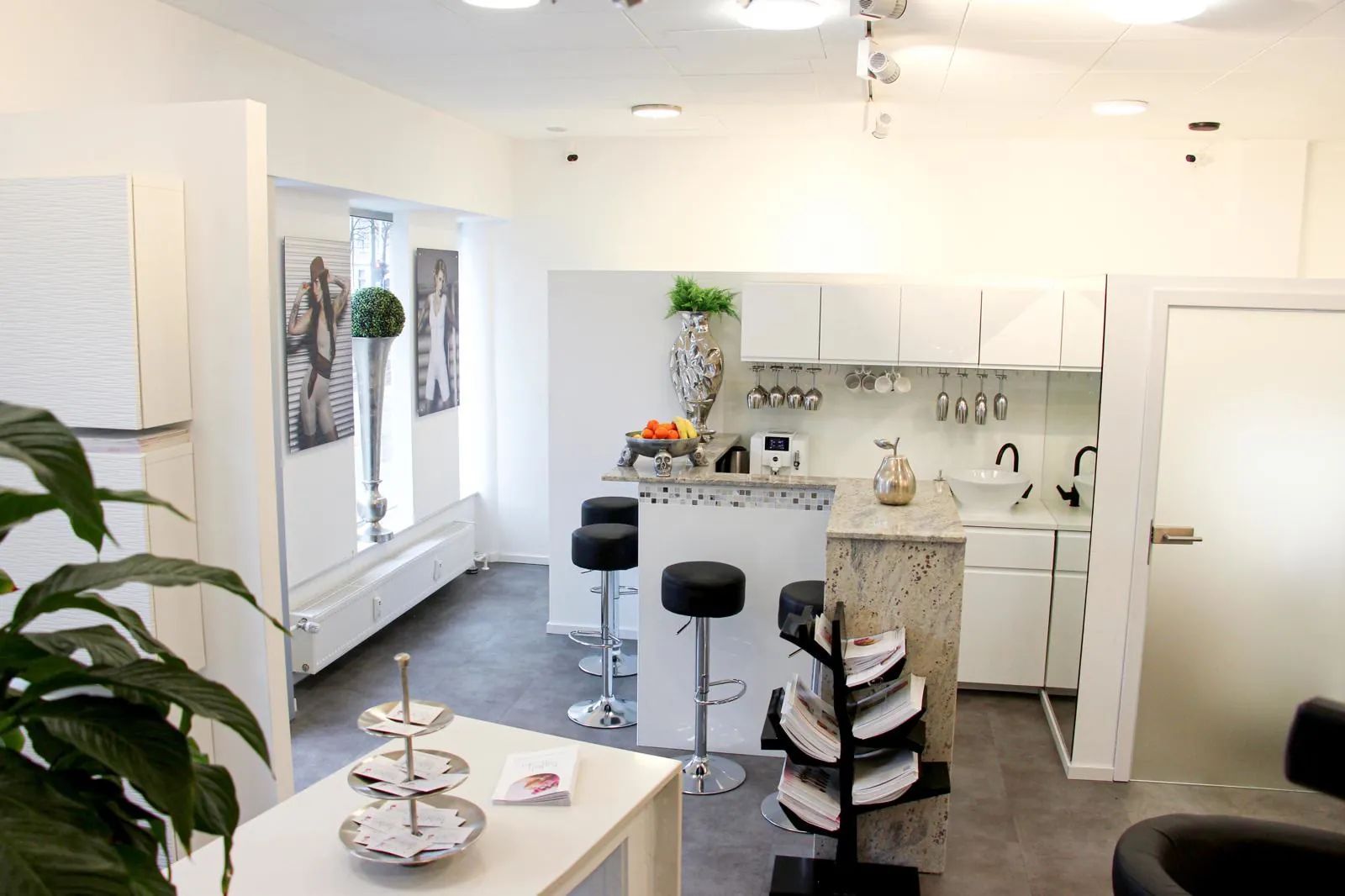 Isabels Beauty Club, Lounge